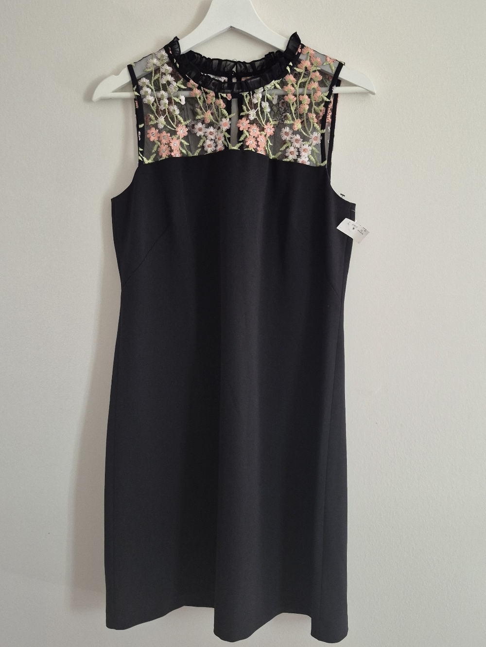 Karl Lagerfeld Paris Mesh Lace Floral Neckline Black Shift Dress Size 6 NWT